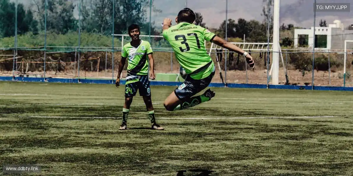 ⚽️ 绿茵激战，等你来见证奇迹！